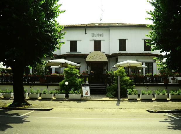 Hotel Michelangelo Arona Exterior photo